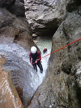 Abseilen im Tannhemer Tal im Allgäu - Foto: baWILDria