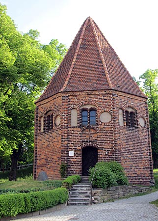 Altmark - achteckige Hochzeitskapelle St. Annen in Havelberg