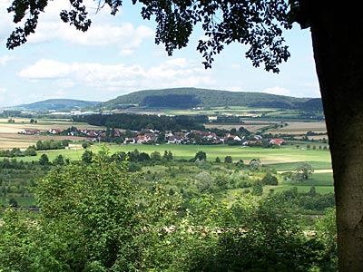 Deutschland - Altmühltalradweg - „auf“ dem Wettelsheimer Keller: herrliche Blicke in die Landschaft