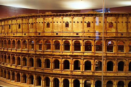 Das antike Rom en miniature in Aschaffenburg – hier das römische Kolosseum in der Johannisburg