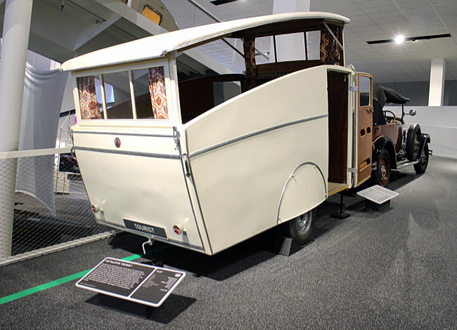 Bad Waldsee - Wohnwagen Dethleffs Tourist von 1939 mit Hubdach, bis 1973 im Einsatz