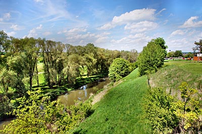 Bad Gögging - Blick vom Kastell auf die unterhalb fließende Abens