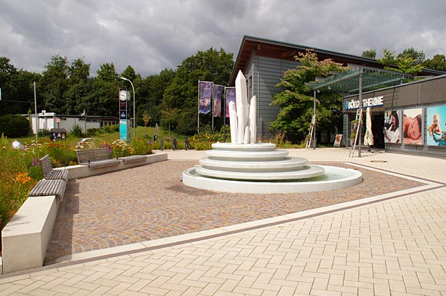 Bad Sassendorf Salzkristallbrunnen vor der Börde-Therme