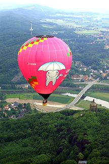 Ballon über Porta Westfalica