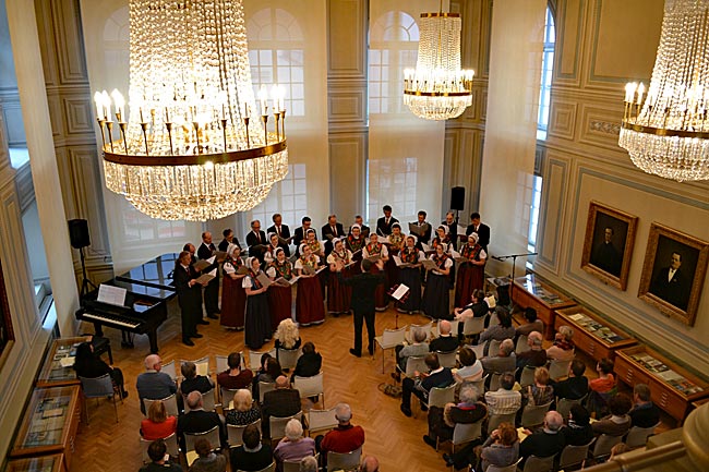 Bautzen - Ostersingen: der sorbische Chor „Budyšin“ im Saal des Sorbischen Museums