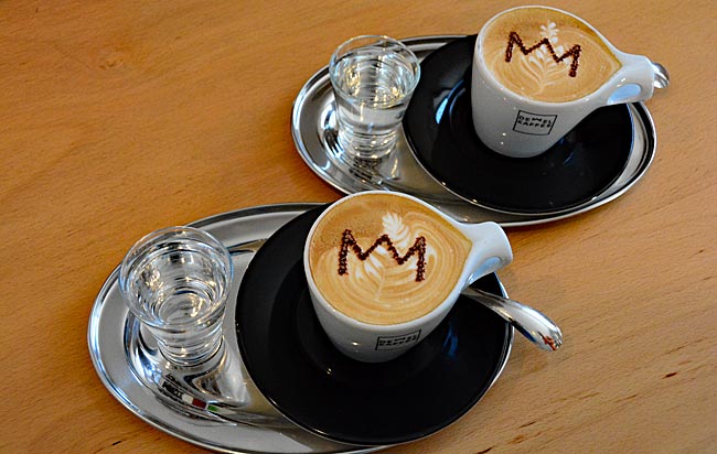 Bodensee-Radweg - 	Cappuccino bei Demmel Kaffee