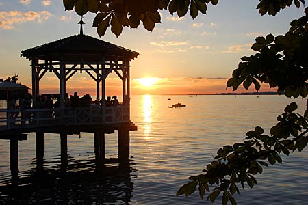 Sonnenuntergang in Bregenz am Bodenseeufer