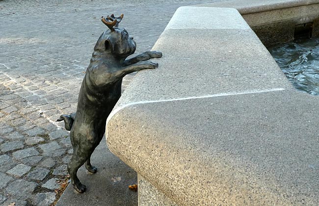 Brandenburg - Waldmops am Brunnen vor dem Altstädtischen Rathaus