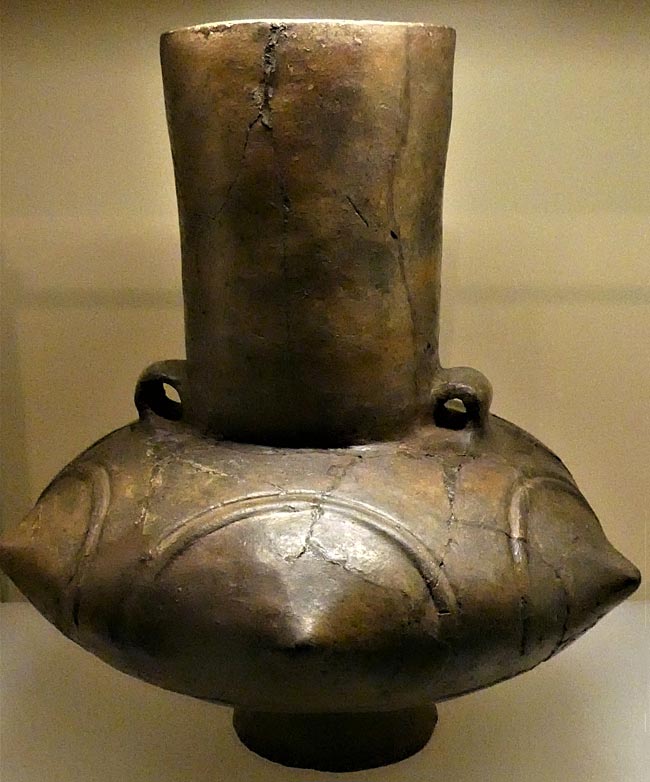 Brandenburg - bronzezeitliche Buckelamphore im Archäologischen Landesmuseum