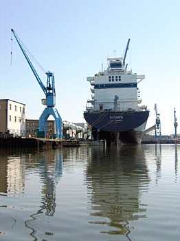 Deutschalnd Bremerhaven Schiffsentladung