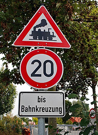 Schild Bahnübergang