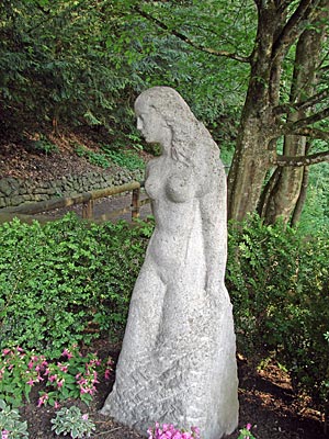 Blaubeuren - Statue am Blautopf