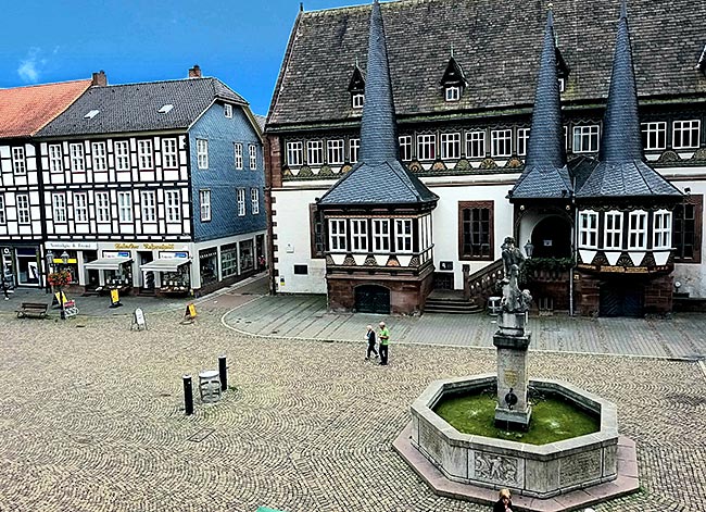 Einbeck - Blick auf das historische Rathaus