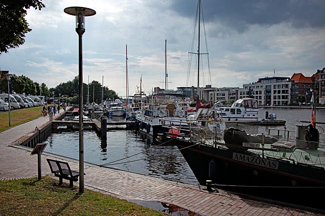 Emden in Ostfriesland - Marina und Reisemobilstellplatz am Binnenhafen