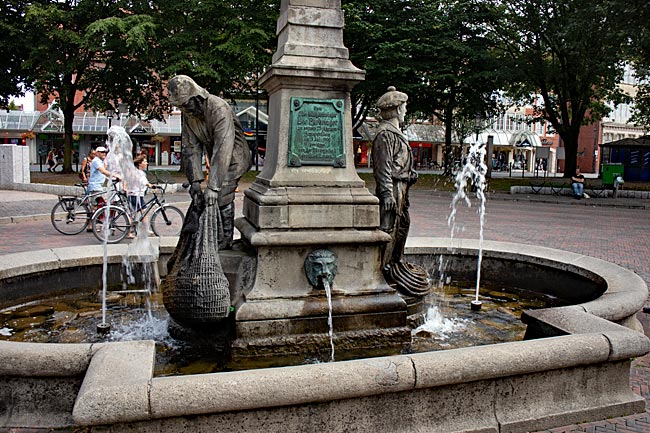 Emden in Ostfriesland - Fürbringer-Brunnen im Stadtgarten