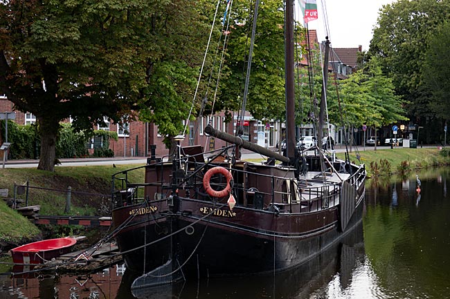 Emden in Ostfriesland - holländisches Plattbodenschiff