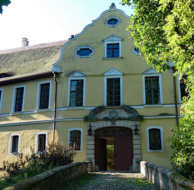 Neuendettelsau: Schloss der Freiherren von Eyb, ehemaliges Wasserschloss