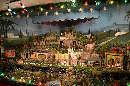 Featured image of post Weihnachtsberg Selber Bauen Ein weihnachtsberg im erzgebirge auch winkel oder weihnachtswinkel genannt ist eine berg hnliche landschaftsnachbildung aus dem erzgebirge die w hrend der weihnachtszeit innerhalb des hauses aufgestellt wird