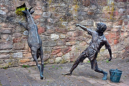 Fulda-Radweg - Bronzefigur in Rothenburg an der Fulda