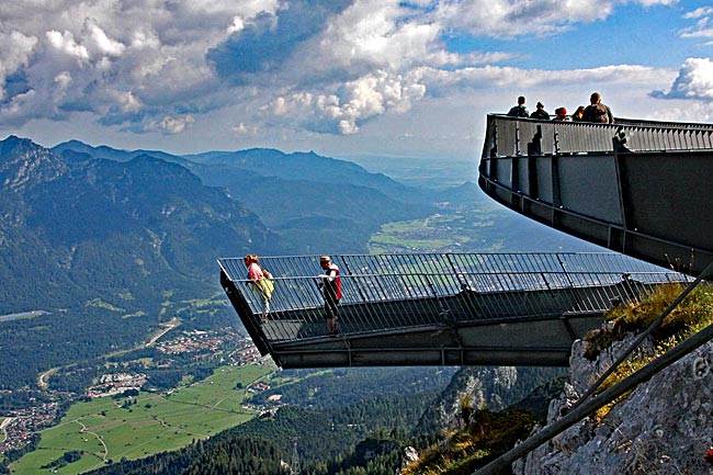 Zugspitz-Region - Panoramablick über Alpengipfel
