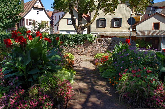 Haslach Sogenannter Bürgergarten mit Rest der Stadtmauer