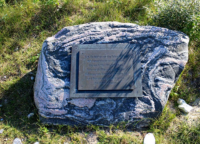 Helgoland - Düne - Friedhof der Namenlosen - Gedenkplatte für die Toten der Seeschlacht von 1864 vor Helgoland