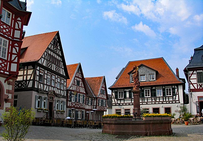 Heppenheim - Altstadt mit Marktbrunnen
