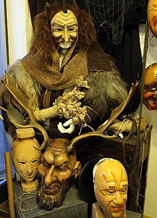 Hinterzarten im Hochschwarzwald - Fasnet-Masken in der Werkstatt von Simon Stiegeler