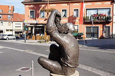 Ingelheim am Rhein - Bronzefigur