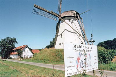 Deutschland - Mühlenkreis Minden-Lübbecke - Einladung zur Pause: Café an der Windmühle in Großenheerse