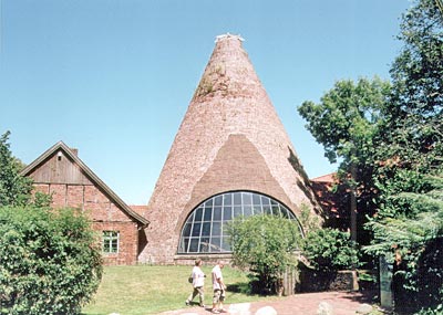 Deutschland - Mühlenkreis Minden-Lübbecke - Es müssen nicht immer Mühlen sein: Das Industriemuseum Glashütte Gernheim erzählt von der Kunst des Glasmachens