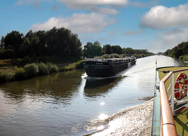 Mittellandkanal - Binnenschiff auf dem Mittellandkanal