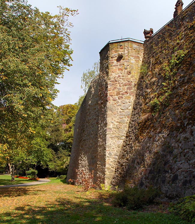 Offenburg Die Stadtmauer nahe des Mühlbachs
