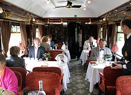 Venice Simplon-Orient-Express -  Speisewagen mit schwarzem Lackpaneel vertäfelt