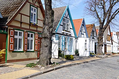 Warnemünde - Restaurierte Fachwerkhäuser in der Alexandrinenstraße