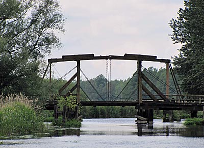 Holzzugbrücke über die Trebel bei Nehringen