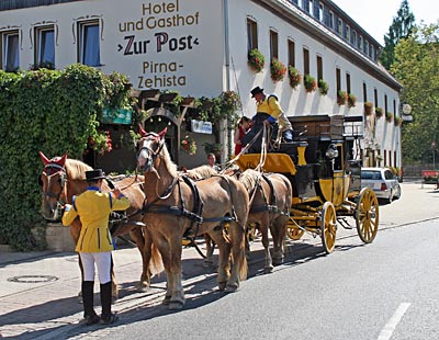 Sachsen - Postkutsche vor Hotel in Zehista, Pirna