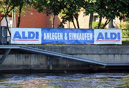 Potsdam - Floßfahrt über die Havel - Aldi mit Anleger