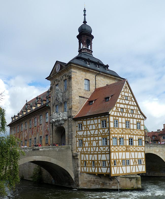 Bamberg, Altes Rathaus über der Regnitz