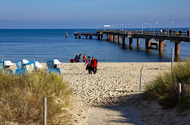 Rügen - Göhren Bernsteinpromenade, Strand und Seebrücke