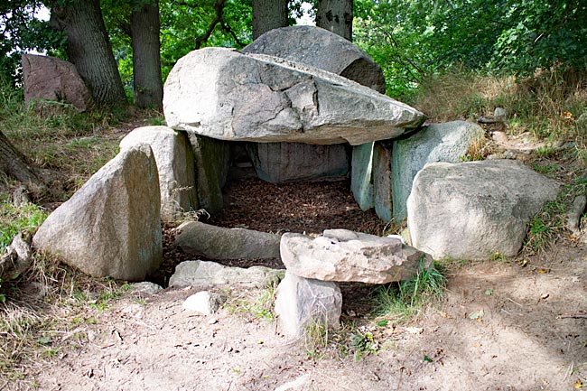 Rügen - Großsteingrab bei Lancken-Granitz