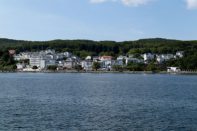 Blick auf die Altstadt von Sassnitz vom Wasser aus