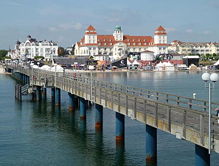 Rügen - Kurhaus und Seebrücke in Binz