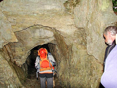 Soonwaldsteig - Einst fuhren hier Loren mit Schiefer durch den Felsentunnel