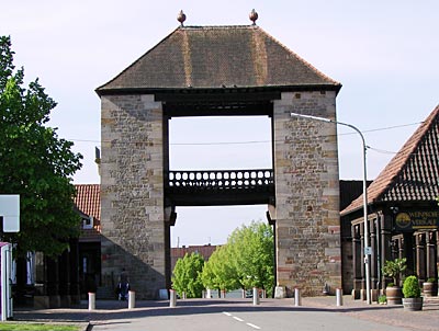 Deutschland - Südpfalz - Das Eingangstor zur Deutschen Weinstraße in Schweigen-Rechtenbach