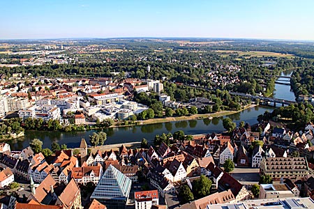 Blick vom Ulmer Münster auf die Doppelstadt Ulm/Neu-Ulm an der Donau