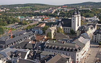 Vogtland - Blick vom Neuen Rathaus auf die Altstadt mit der Johanniskirche