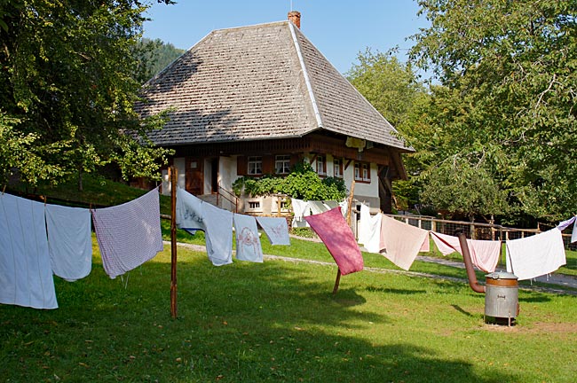 Freilichtmuseum Vogtsbauernhof Gutach: Große Wäsche vor dem Tagelöhnerhaus