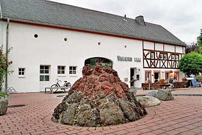 Deutschland - Deutsche Vulkanstraße - Vulkanhaus in Strohn