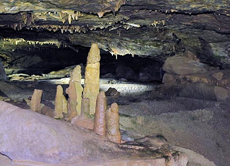 Schillat-Höhle, nördlichste Tropfsteinhöhle Deutschlands in Langenfeld im Weserbergland
